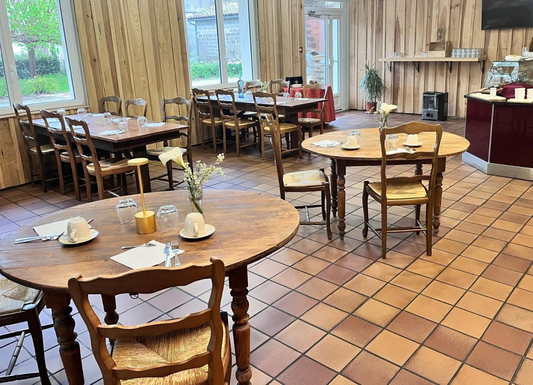 Hotel Platanes - Kb Hotel Group Etauliers Eksteriør billede